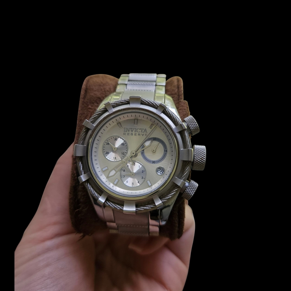 Invicta Bolt Reserve Collection Women's Watch-Needs a New Battery - Picture 9 of 15